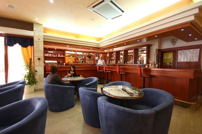 Hotel Pula Exterior photo