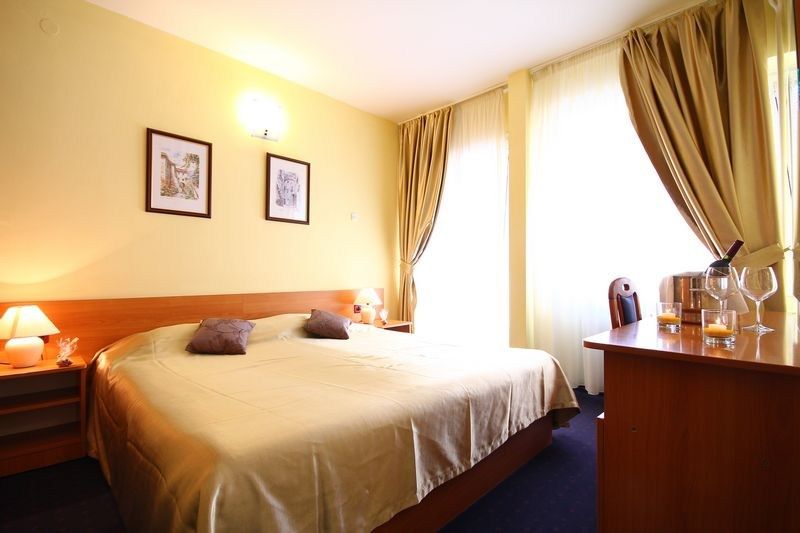 Hotel Pula Exterior photo